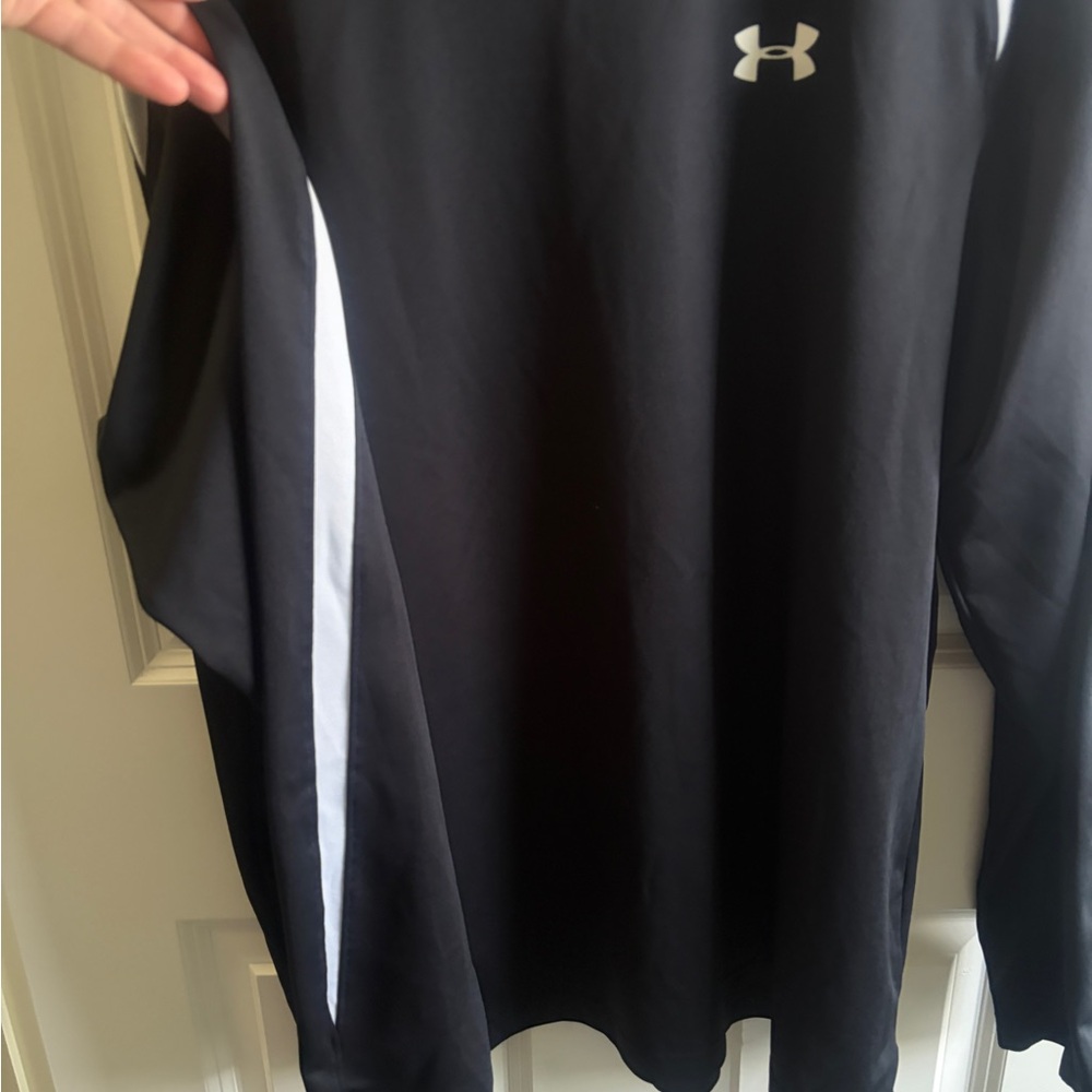 Like New size XL Under Armour Men's Long Sleeve Black Heat Gear tee. - Picture 4 of 8